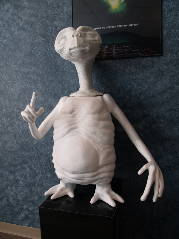 E.T.Statue1.jpg