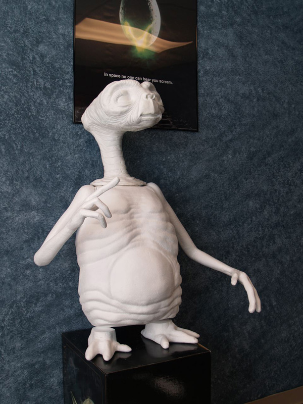 E.T.Statue2.jpg